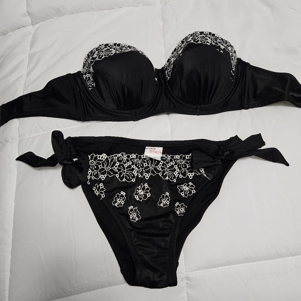 Women's Bikini Swim Suit- Sz Med D top, Sz S bottom